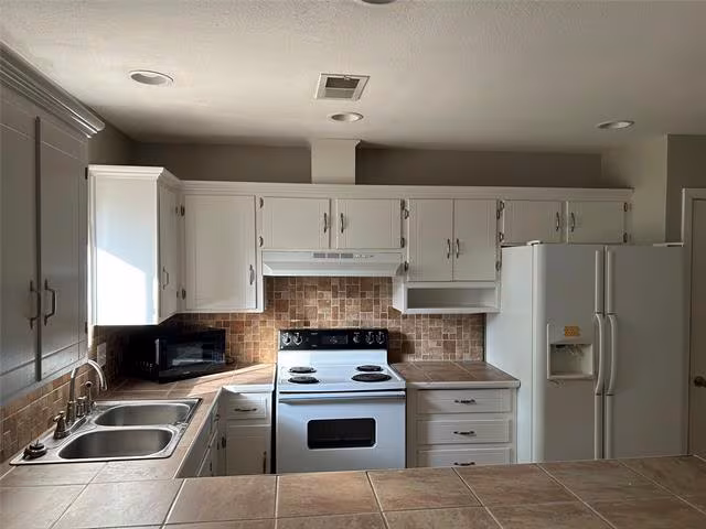 7830 Claremont Drive, Dallas, TX 75228 photo 4