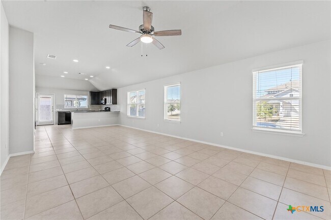193 Heather Glen Way Maxwell, TX 78656 photo 4