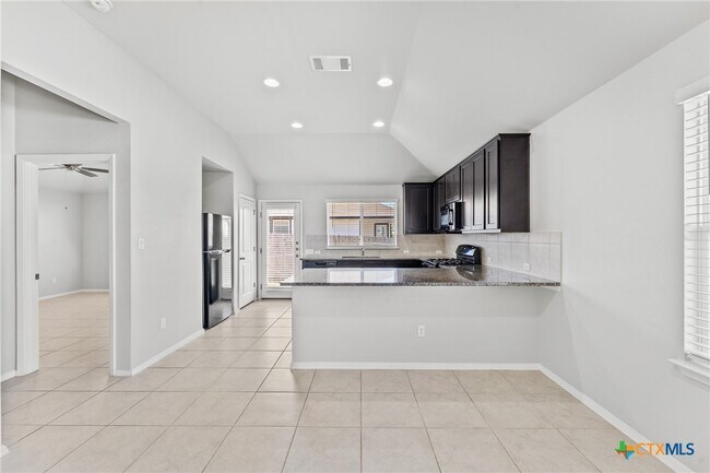 193 Heather Glen Way Maxwell, TX 78656 photo 2