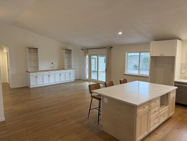 2410 Valley W Dr Santa Rosa, CA 95401 photo 2