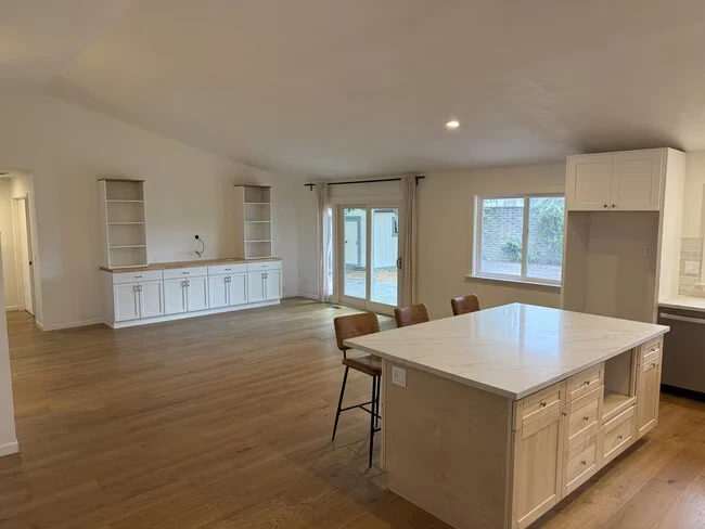 2410 Valley W Dr Santa Rosa, CA 95401 photo 2