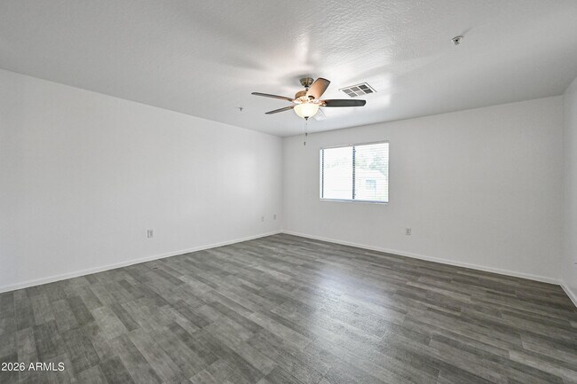 3065 N 67th Ave Phoenix, AZ 85033 photo 5