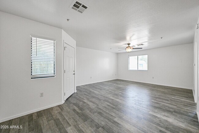 3065 N 67th Ave Phoenix, AZ 85033 photo 4