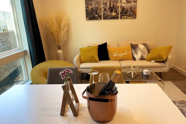 Charming 3BR Townhome in Seattle photo 5