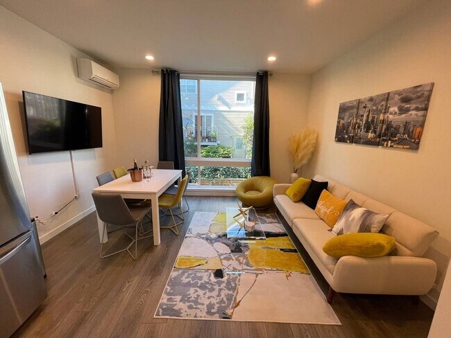 Charming 3BR Townhome in Seattle photo 4