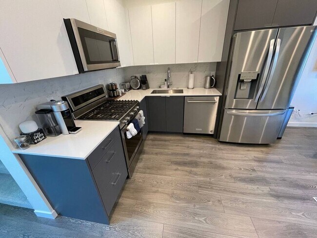 Charming 3BR Townhome in Seattle photo 3