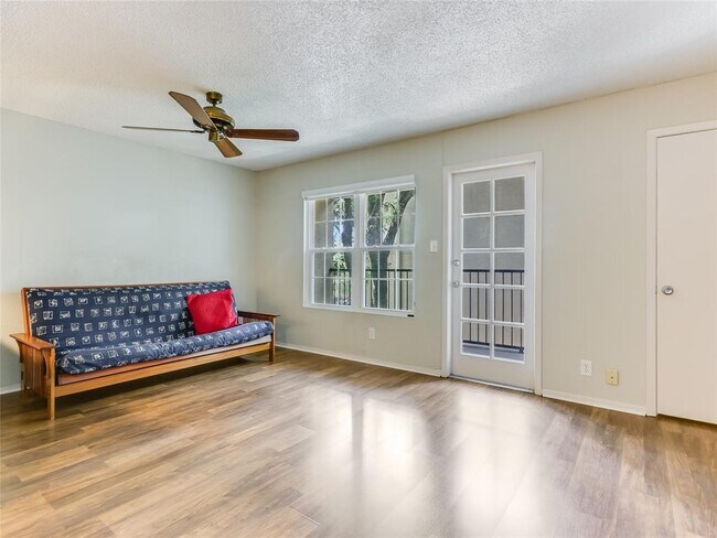 910 Duncan Ln Austin, TX 78705 photo 5