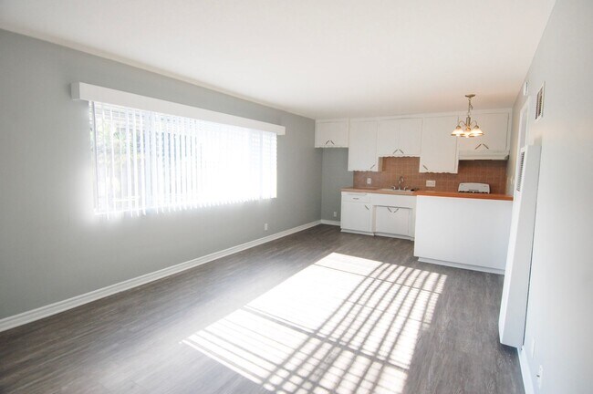1 W Avenida Ramona San Clemente, CA 92672 photo 4