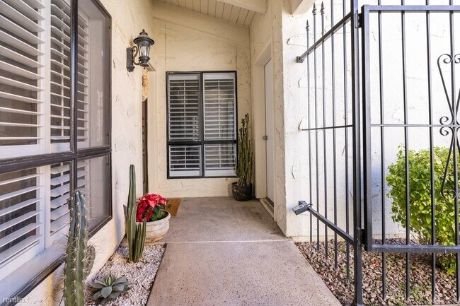 5511 North 71st Place, Paradise Valley, AZ 85253 photo 4