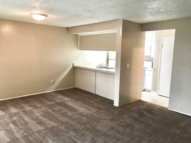 3 Bed 1.5 Bath Townhouse in Antioch photo 2