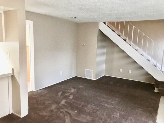 3 Bed 1.5 Bath Townhouse in Antioch photo 4