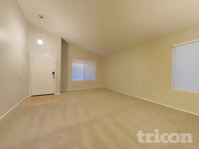 15833 W Moreland St Goodyear, AZ 85338 photo 4