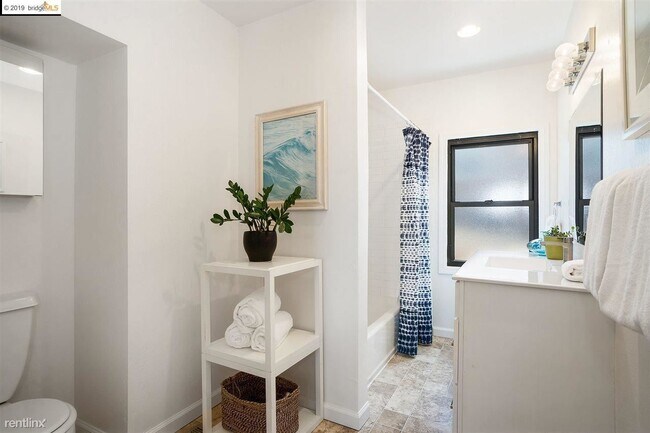 4418 Virginia Ave Oakland, CA 94619 photo 2