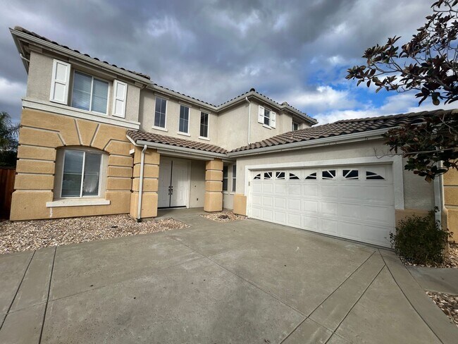 Spacious 3-Bedroom Home with Large Office and Loft photo 4