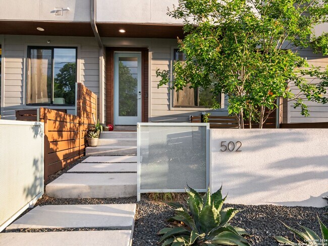 102 Tendick St San Antonio, TX 78209 photo 4