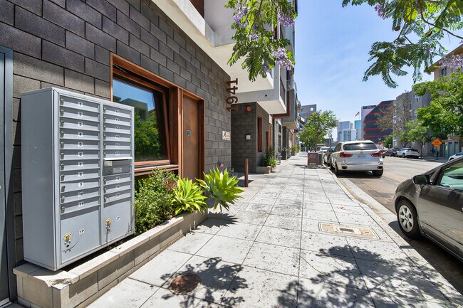 1941 Columbia St San Diego, CA 92101 photo 4