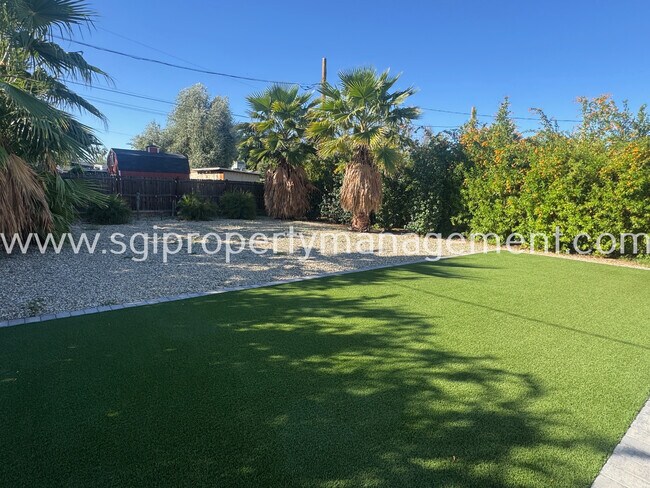 1349 E Osborn Rd photo 3