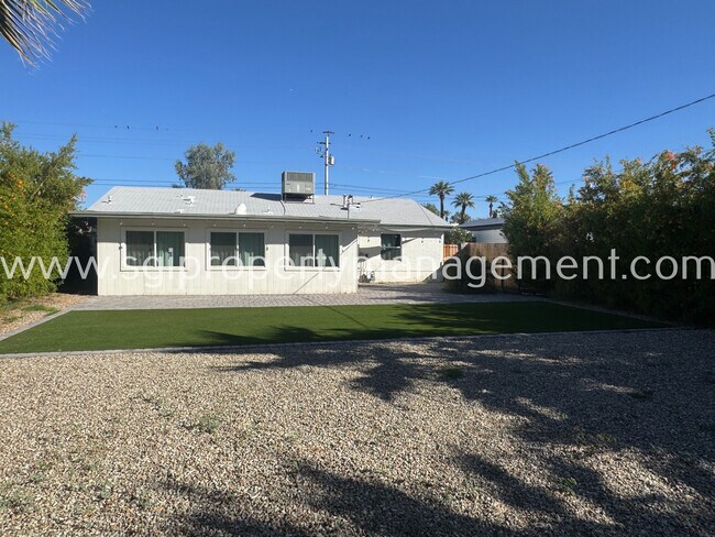 1349 E Osborn Rd photo 5