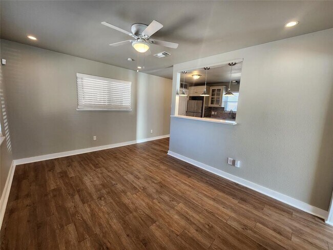 2708 St Edwards Cir Austin, TX 78704 photo 2