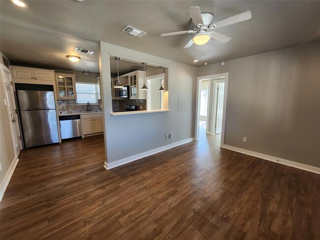 2708 St Edwards Cir Austin, TX 78704 photo 3