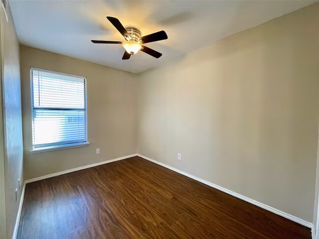 2526 W Prairie St Denton, TX 76201 photo 4