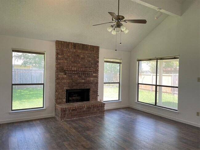 403 Beverly Ln Leander, TX 78641 photo 3