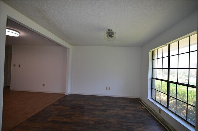 403 Beverly Ln Leander, TX 78641 photo 2