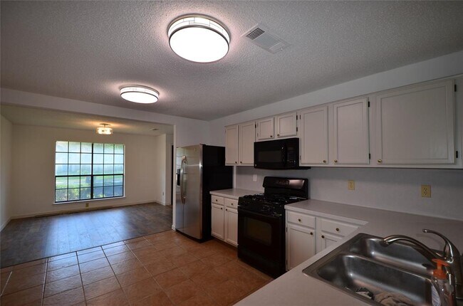 403 Beverly Ln Leander, TX 78641 photo 4