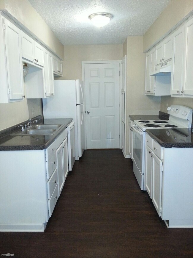111 Peachtree Ct Kennedale, TX 76060 photo 2