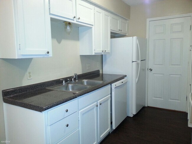 111 Peachtree Ct Kennedale, TX 76060 photo 3