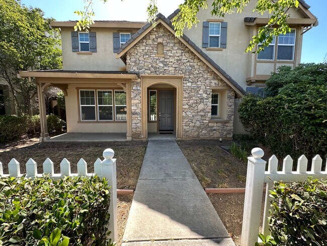 Beautiful 5 Bedroom, 3 Bath Mountain House Home