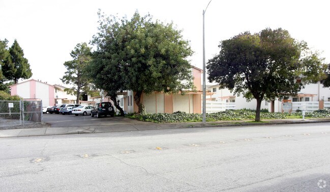 Spacious 3-Bed, 2.5-Bath Home in Fremont’s Glenmore Neighborhood photo 3