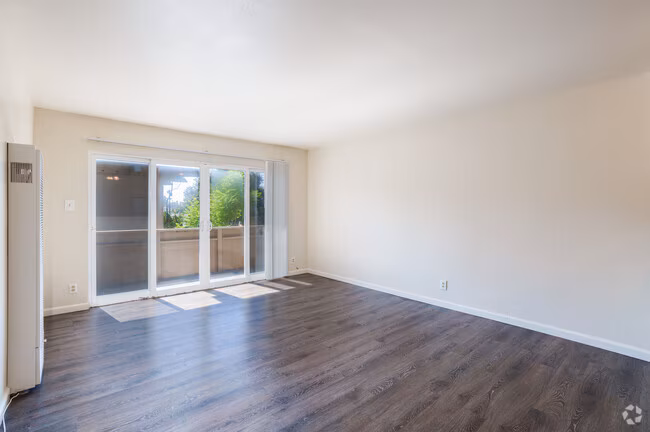 The Majestic Apartments photo 4
