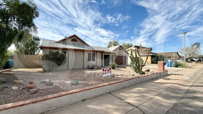 2121 W Potter Dr Phoenix, AZ 85027 photo 2