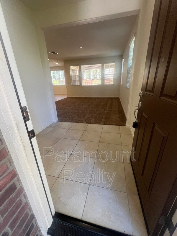 155 Ladd Dr Tracy, CA 95391 photo 3