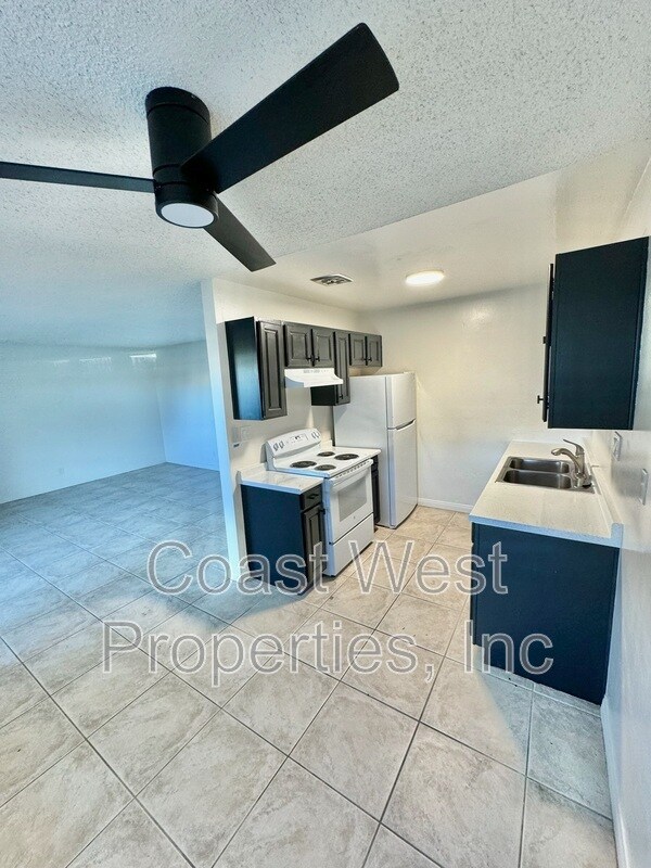 1810 Broadway St Oceanside, CA 92054 photo 3