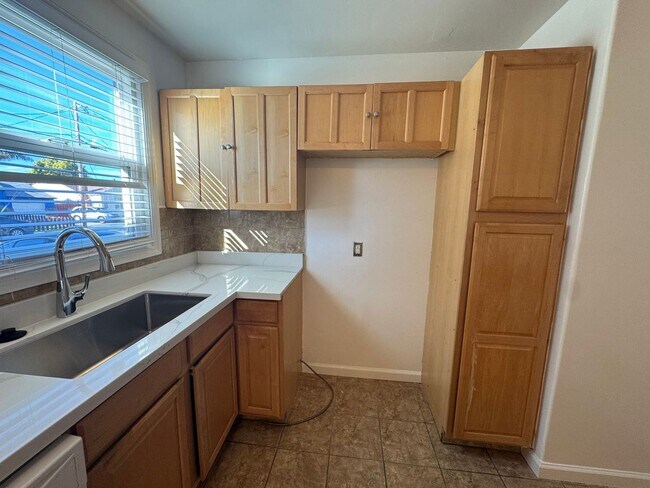 3 BEDROOM HOME IN SAN LEANDRO photo 5