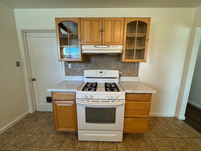 3 BEDROOM HOME IN SAN LEANDRO photo 4