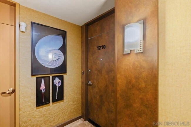 1830 Avenida Del Mundo Coronado, CA 92118 photo 3