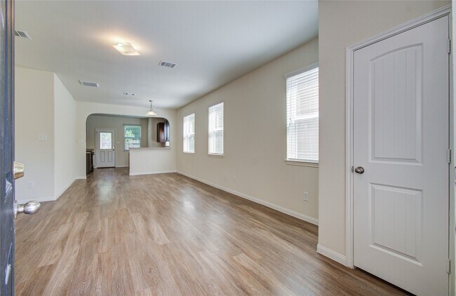 10410 Solitude Way, Houston, TX 77044 photo 4