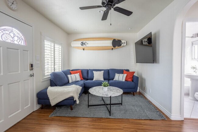 4916 Long Branch Ave San Diego, CA 92107 photo 2