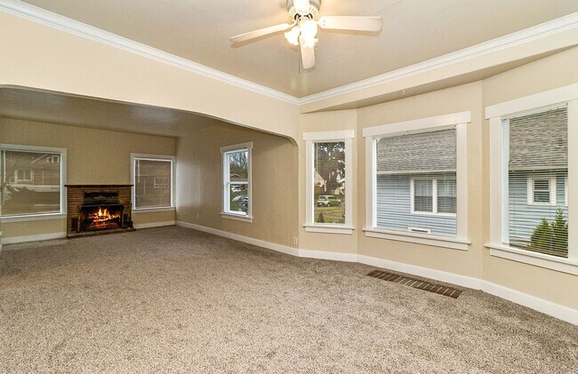 2310 Rainier Ave Everett, WA 98201 photo 3