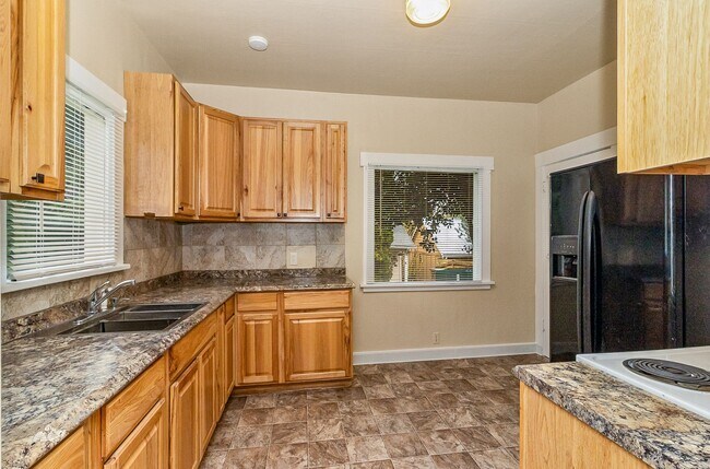 2310 Rainier Ave Everett, WA 98201 photo 5