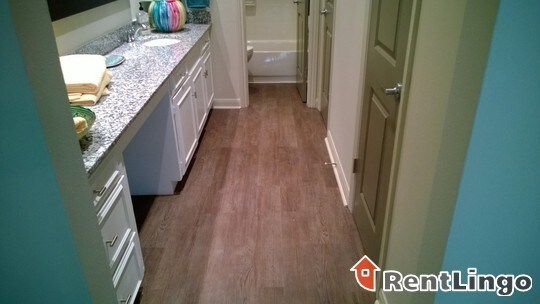 10300 Cypresswood Dr Houston, TX 77070 photo 2