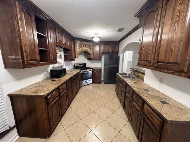 6707 Elam Rd Dallas, TX 75217 photo 2
