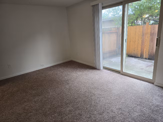 409 E 34th St Tacoma, WA 98404 photo 4