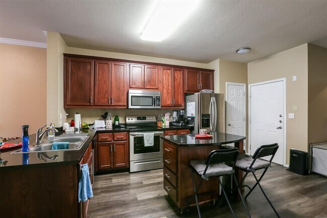 910 W 25th St Austin, TX 78705 photo 2