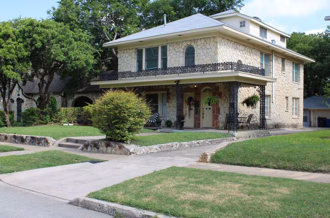 311 E Rosewood Ave San Antonio, TX 78212 photo 2