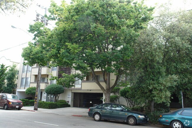 2405 Fulton St photo 2