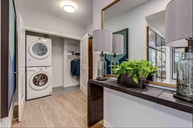 1146 Harrison St Seattle, WA 98109 photo 4
